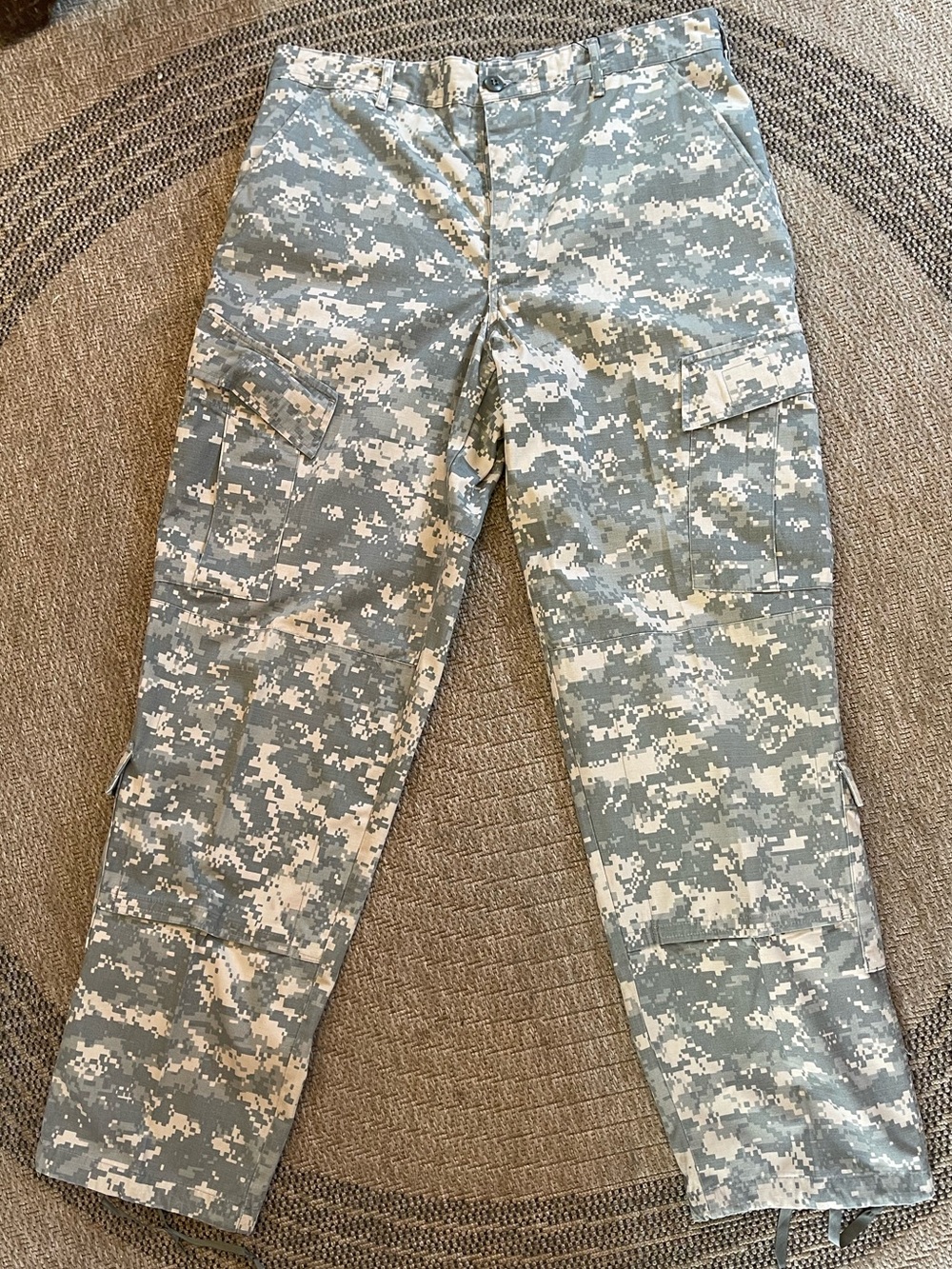 US Army issue combat pants Army Combat Uniform ACU digital camouflage pattern. - Picture 8 of 12